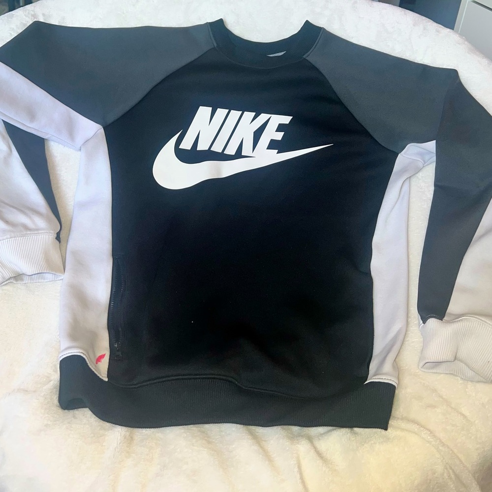 Nike Athletic XS Womans Black/White/Grey Sweatshirt